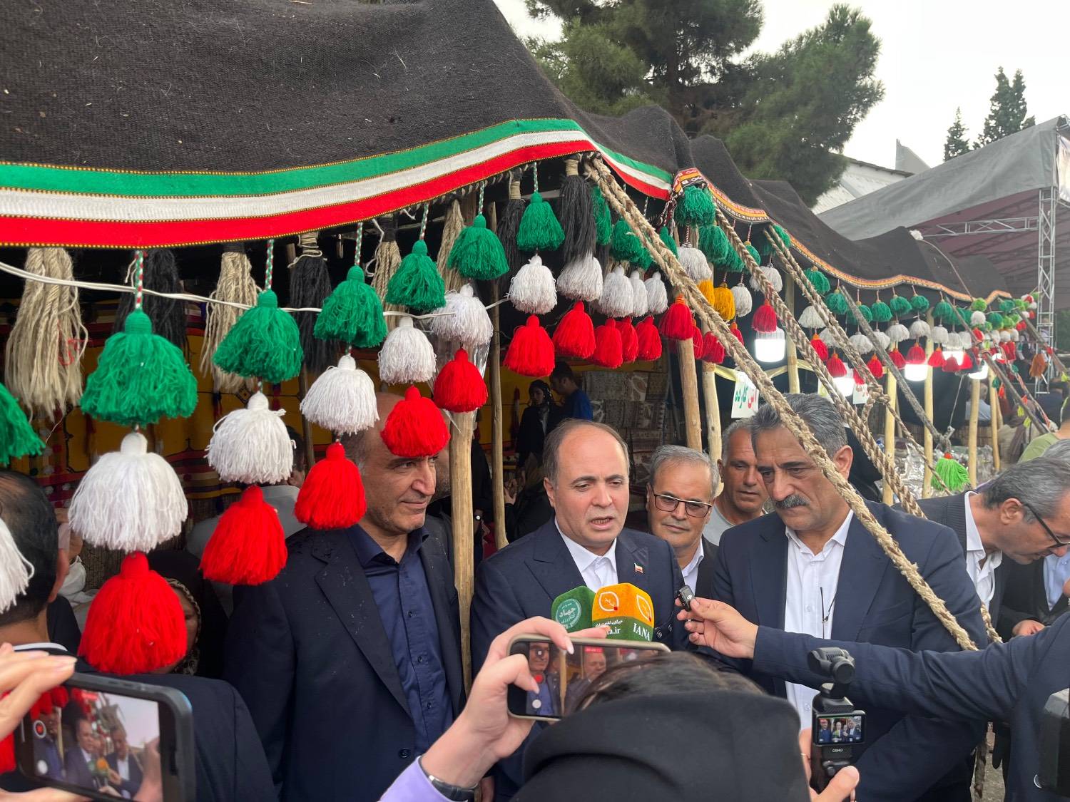 بازدید وزیر جهاد کشاورزی و مدیرعامل بازرگانی دولتی ایران از نمایشگاه توانمندی‌های روستایی و عشایری در تهران